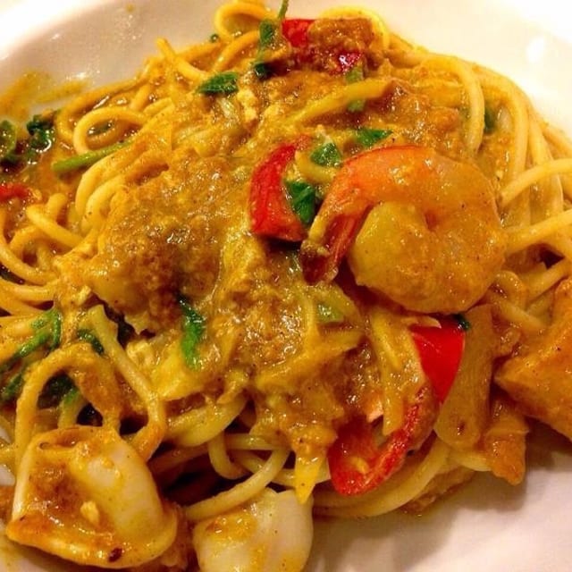 D2.Spaghetti yellow curry stir fried.