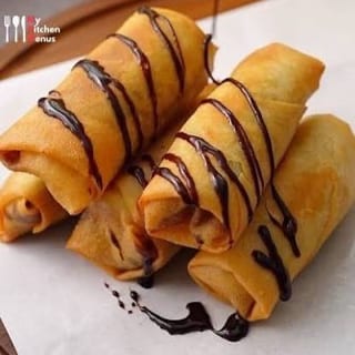 Banan Crispy roll with Vanilla ice cream