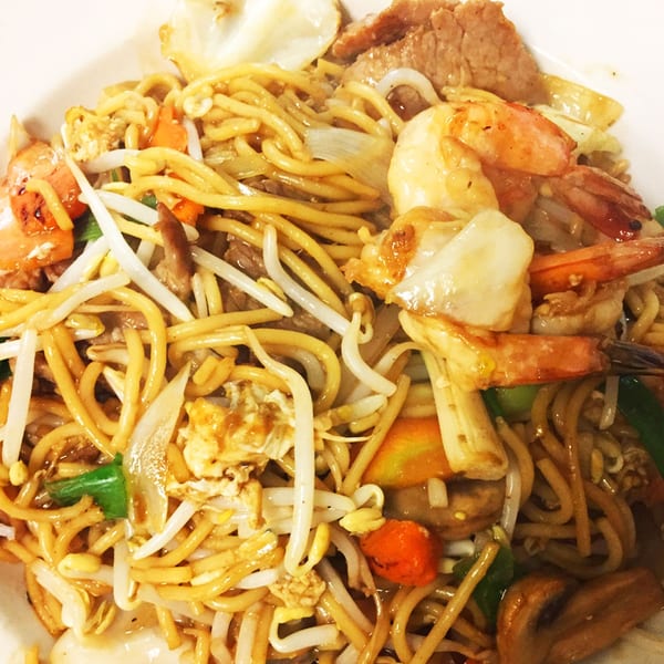 Close-up of Thai Delight's stir-fried noodles with shrimp, beef, bean sprouts, and vegetables.