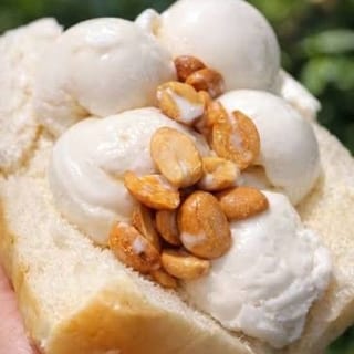Ice cream sandwich with peanut